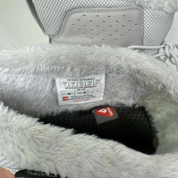 The North Face Womens Size 7 Gray Insulated Snow Boot - Picture 10 of 10
